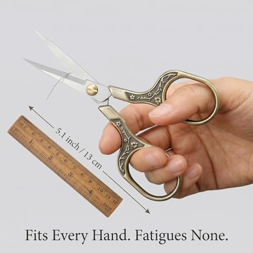 Needlepoint Scissors with Leather Sheath