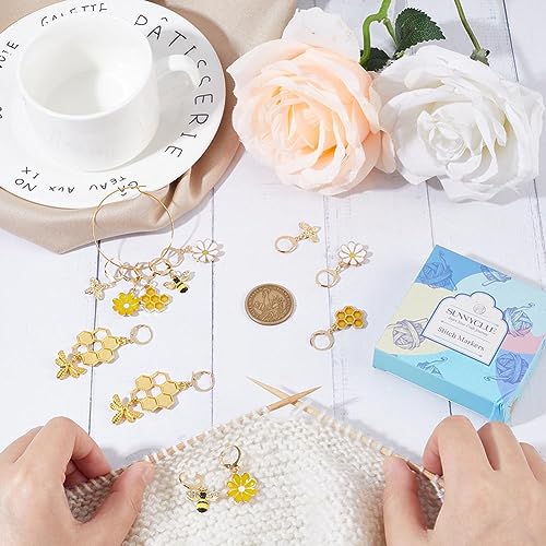 1 Box 12Pcs Bee Charms Knitting Stitch Markers Cute Removable Clip on Bracelets Charm Daisy Flowers Charms Lobster Claw Clasps Crochet Stitch Markers for DIY Knitting and Crocheting Sewing