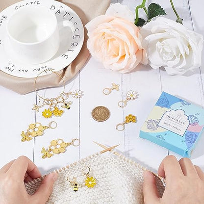 1 Box 12Pcs Bee Charms Knitting Stitch Markers Cute Removable Clip on Bracelets Charm Daisy Flowers Charms Lobster Claw Clasps Crochet Stitch Markers for DIY Knitting and Crocheting Sewing