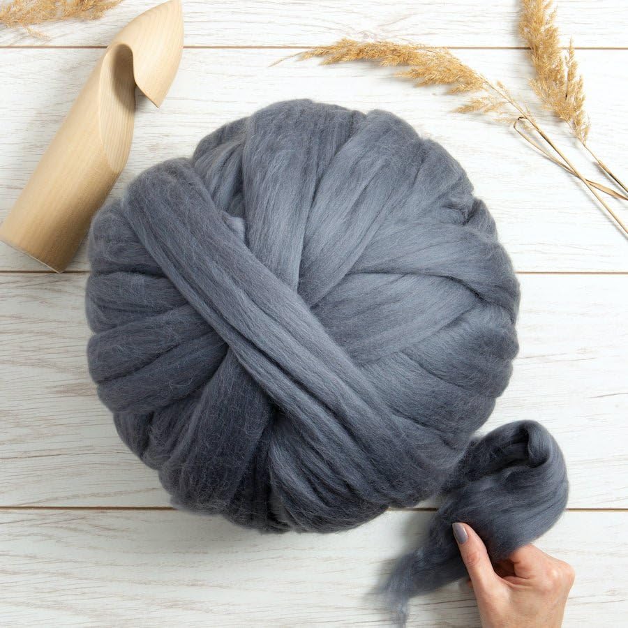 Colored Natural Wool roving (8 Ounce)