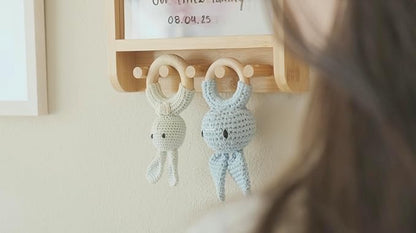 Family Handprint Kit & Key Holder – DIY Eco-Friendly Bamboo Keepsake Kit with Non-Toxic Paints, Personalized Baby Gifts for Family, New Parents & Grandparents, Unique Gift for Baby Showers