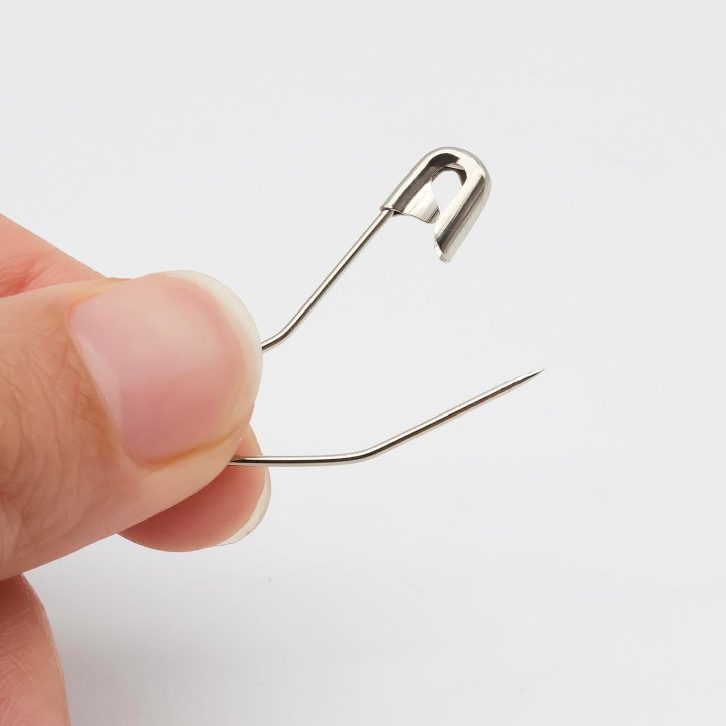 vrupin 100pcs Stainless Steel Curved Safety Pins for Quilting, Safety Pins Bulk Metal Silver Sewing Pins Clothing Clips Tool Decorative Safety pins (1.5inch)