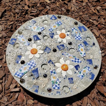 Stepping Stone Kit Includes 3 Size Cement Molds