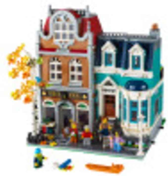 LEGO Creator Expert Bookshop 10270 Modular Building, Home Décor Display Set for Collectors, Advanced Collection, Gift Idea for 16 Plus Year Olds